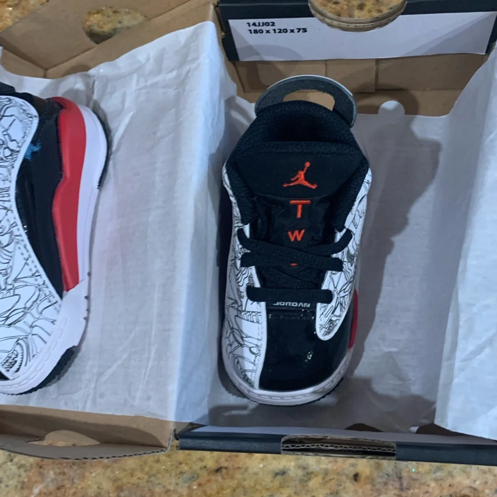 NEW Jordan Dub Zero Sneakers, Size 4C